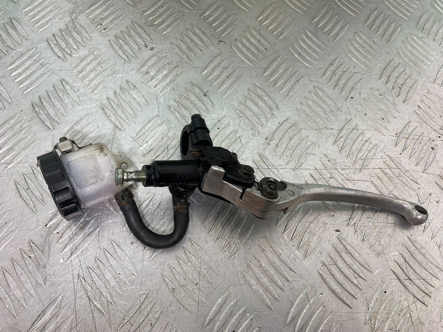 TRIUMPH 955i SPRINT ST FRONT MASTER CYLINDER  YEAR 1999-04 (CMB1230)