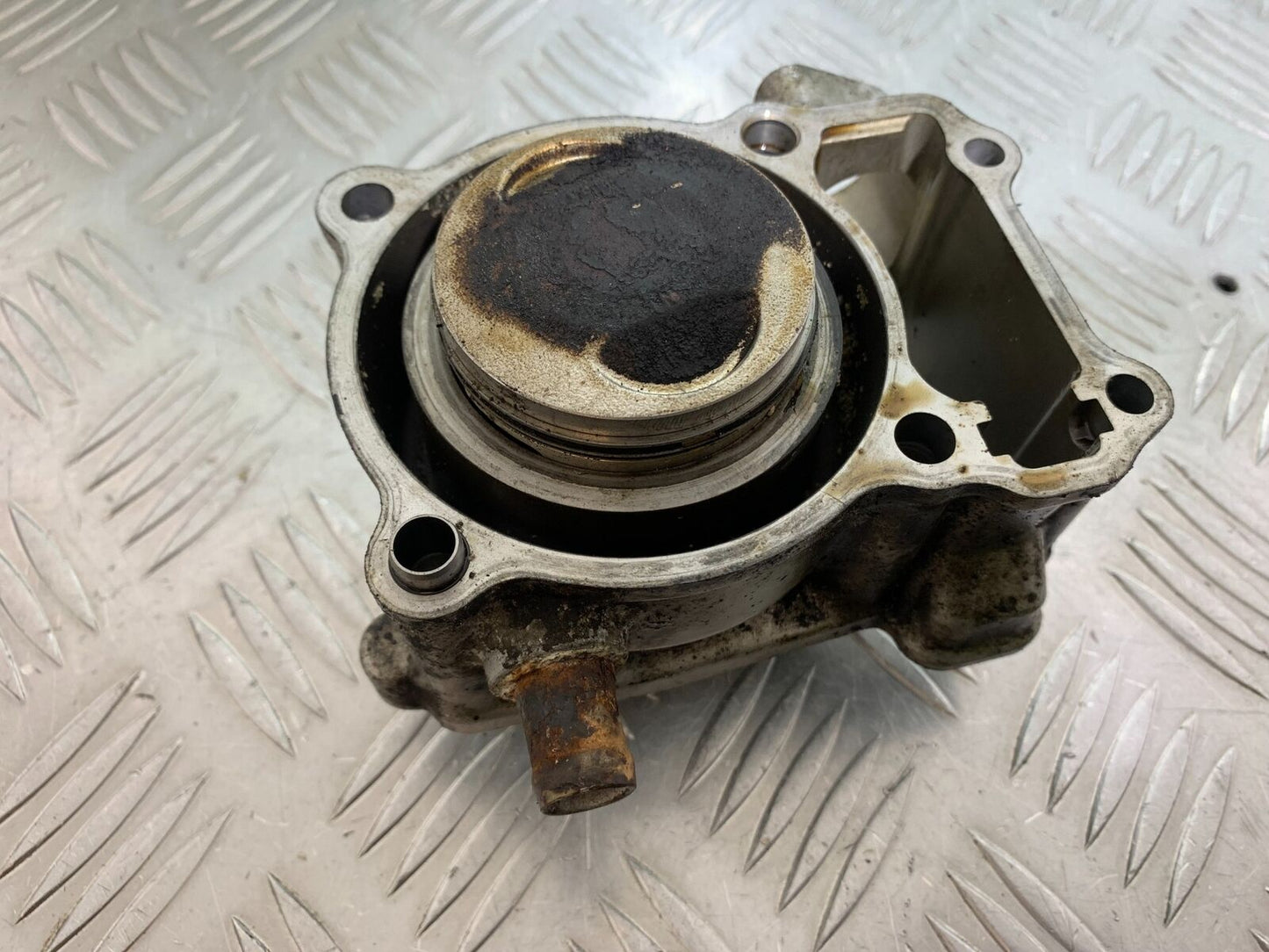 HONDA CBR125 CBR 125 BARREL AND PISTON  YEAR 2004-06  (CMB1040)