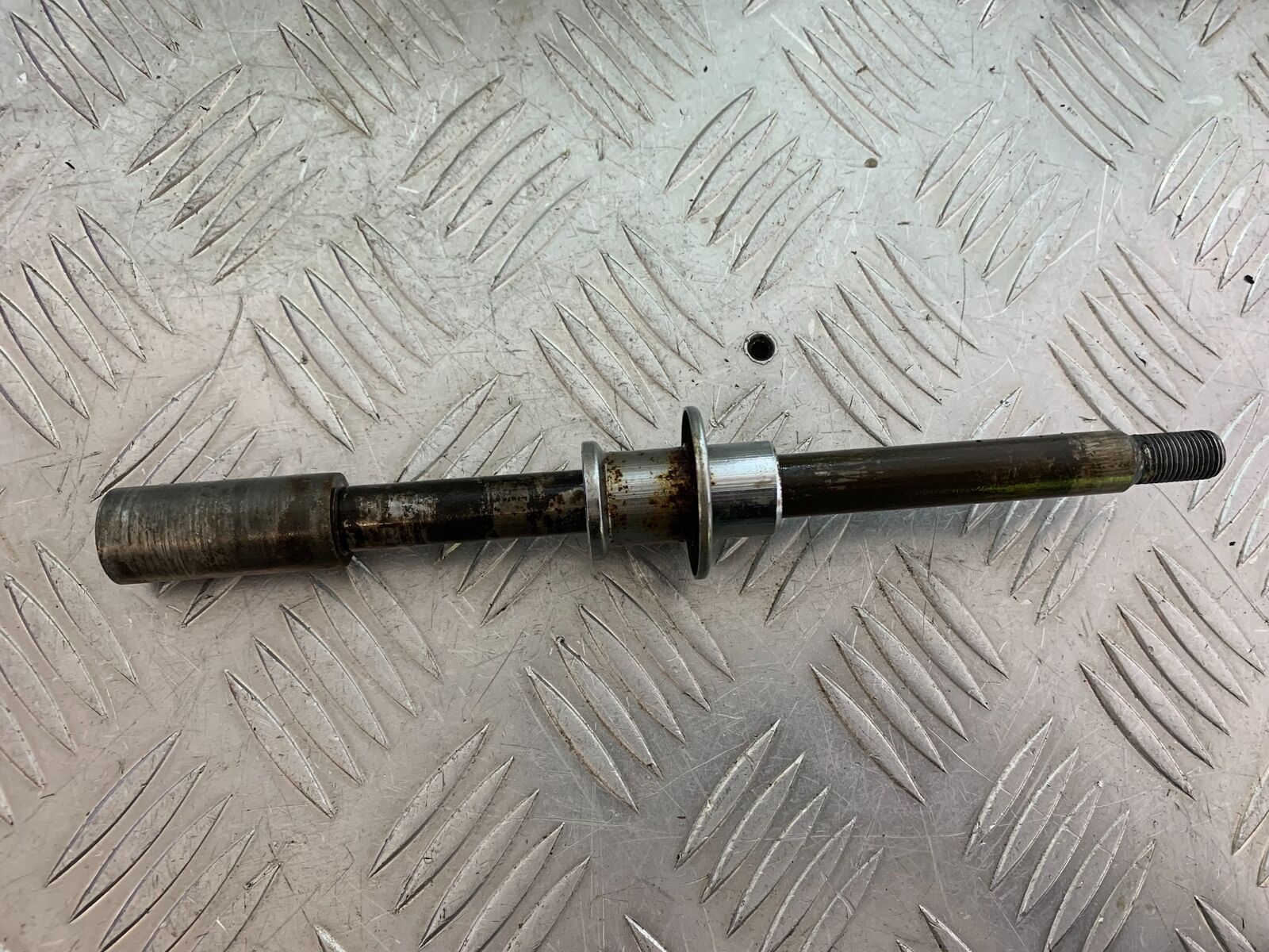 SUZUKI VS1400 VS 1400 INTRUDER FRONT WHEEL SPINDLE  YEAR 1988 (CMB1077)