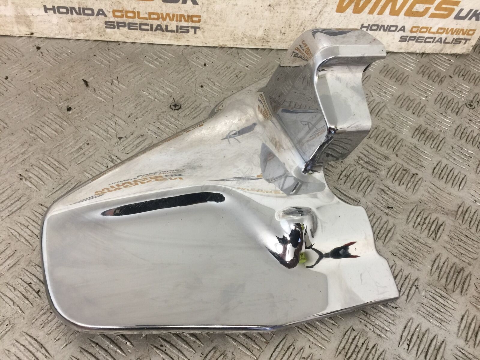 HONDA GL1800 GL 1800 RIGHT CHROME ENGINE COVER YEAR 2004-10 ABS (STOCK 890)