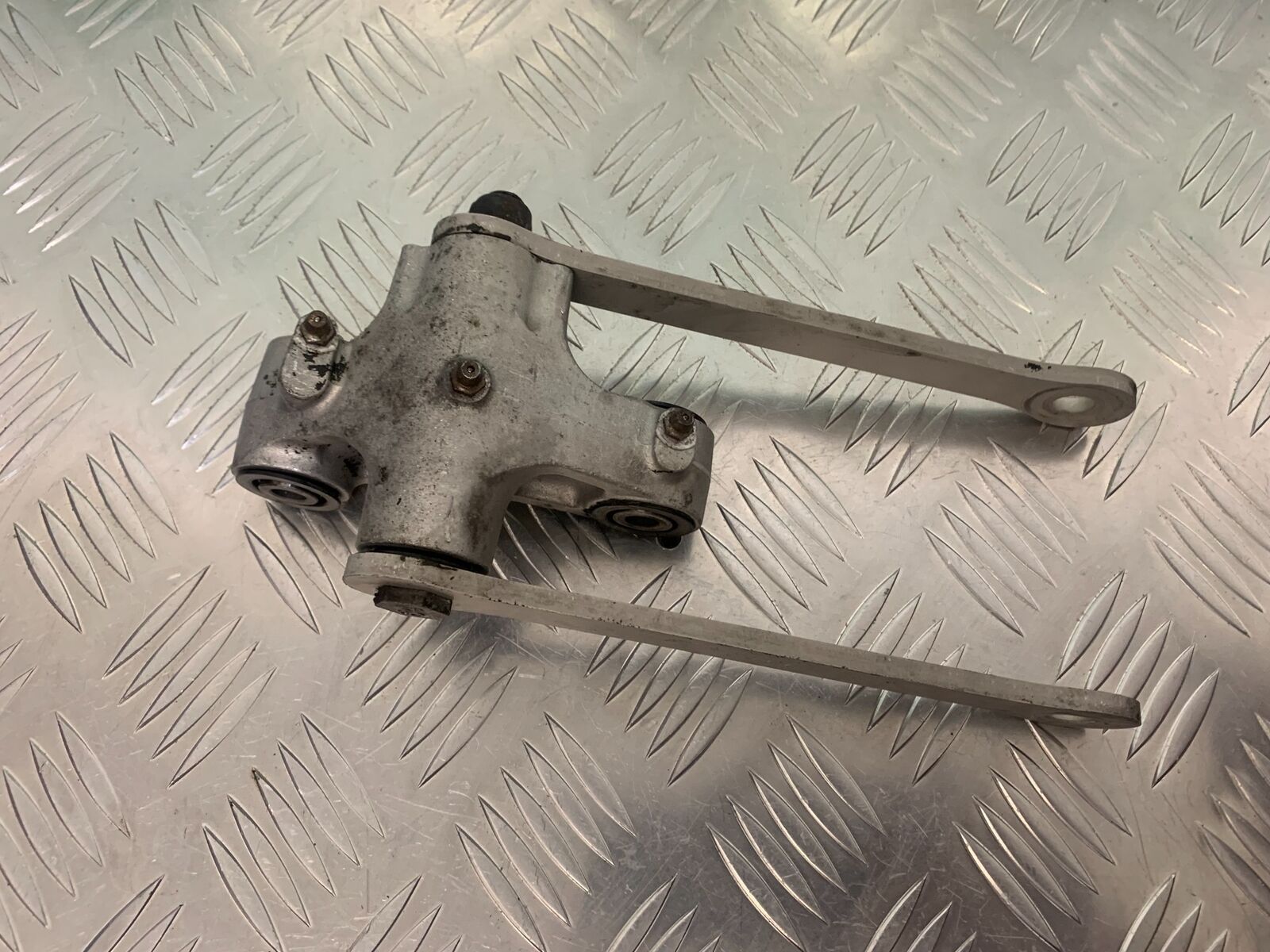 KAWASAKI ZX6R ZX6 J SWINGARM LINKAGE YEAR 2000 (STOCK 947)