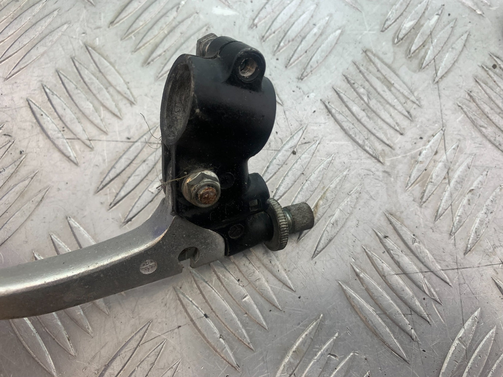 YAMAHA YBR125 YBR 125 CLUTCH LEVER BRACKET  YEAR 2010-2017 (CMB1163)