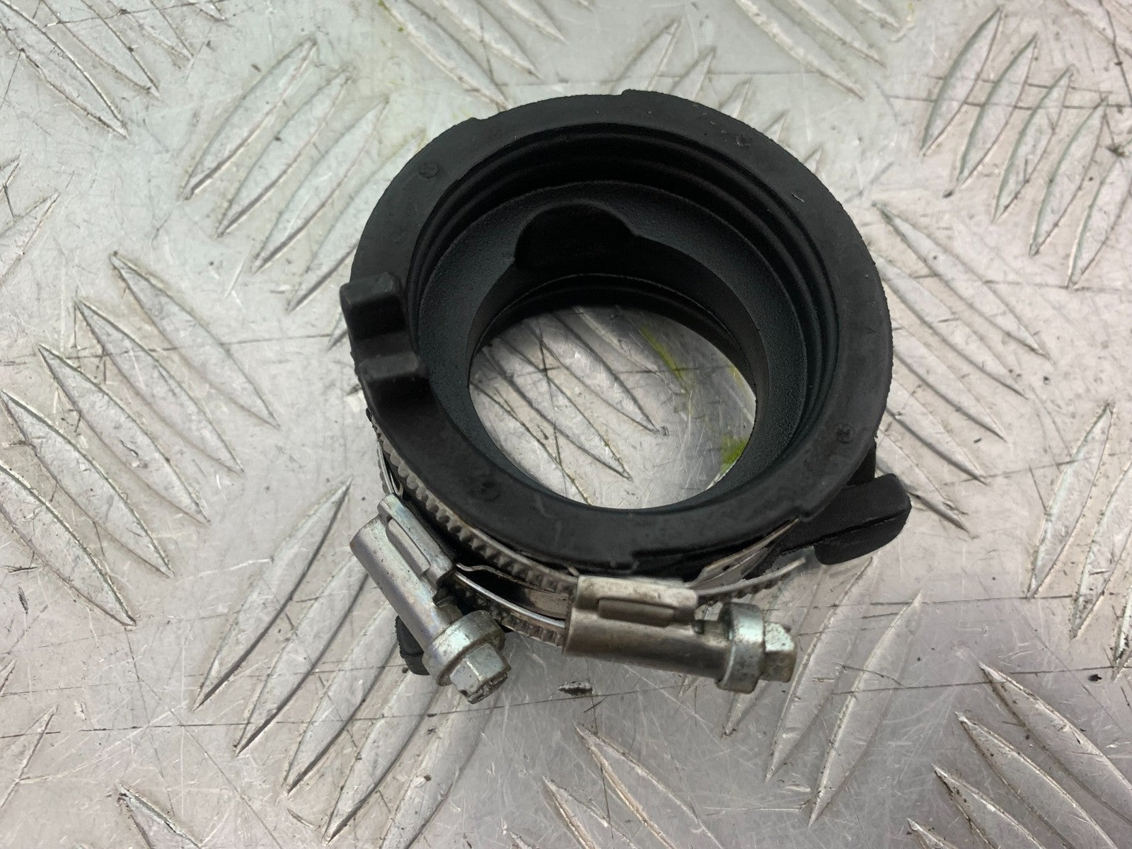 BSA 650 GOLD STAR INLET RUBBER   YEAR 2022-2025 (CMB1262)