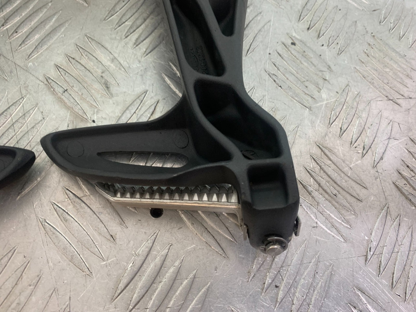TRIUMPH 675 STREET TRIPLE REAR HANGERS AND PEGS  2013-2016 (CMB1186)