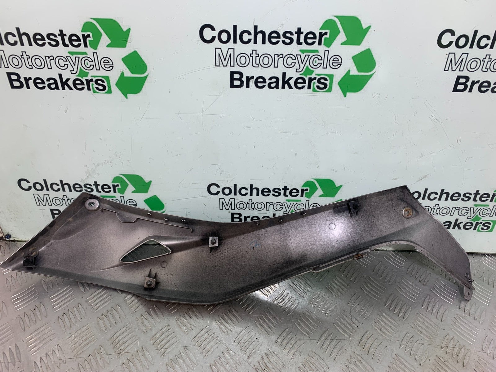 YAMAHA XMAX 300 RIGHT SIDE PANEL  YEAR 2017-2020 (CMB1218)