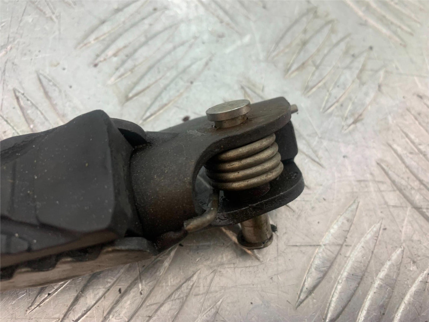 BMW R1200 R 1200 GS FRONT LEFT FOOTPEG   YEAR 2013-2016 (CMB1257)