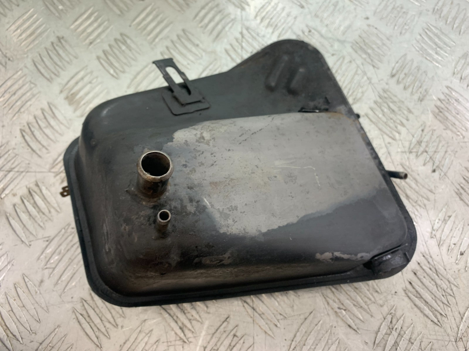 HONDA VT700 VT 700 SHADOW PETROL TANK   YEAR 1984-85 (CMB1328)