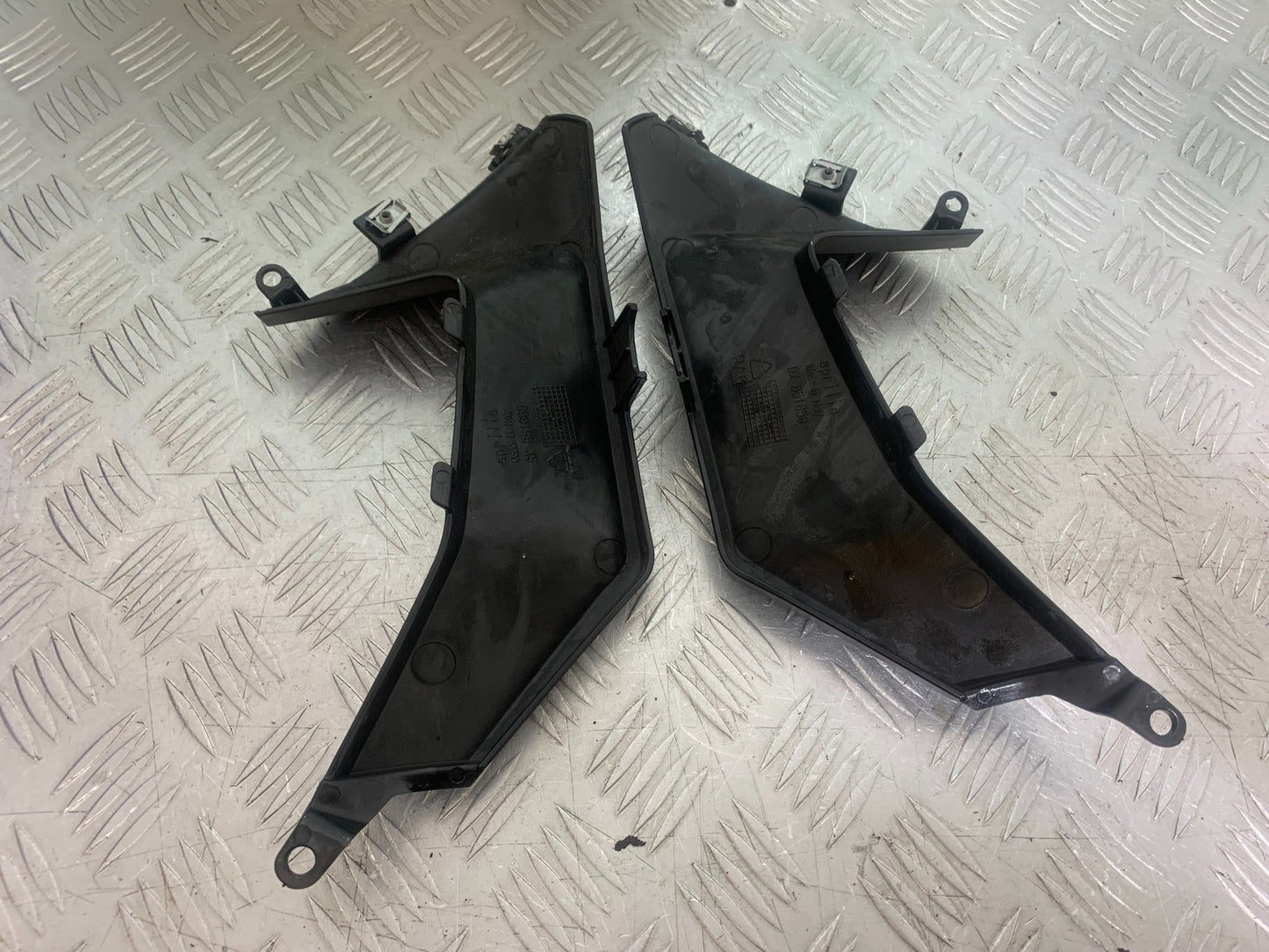 APRILIA SL750 SL 750 SHIVER LEFT & RIGHT TANK INFILLS  YEAR 2008-2016 (CMB1242)