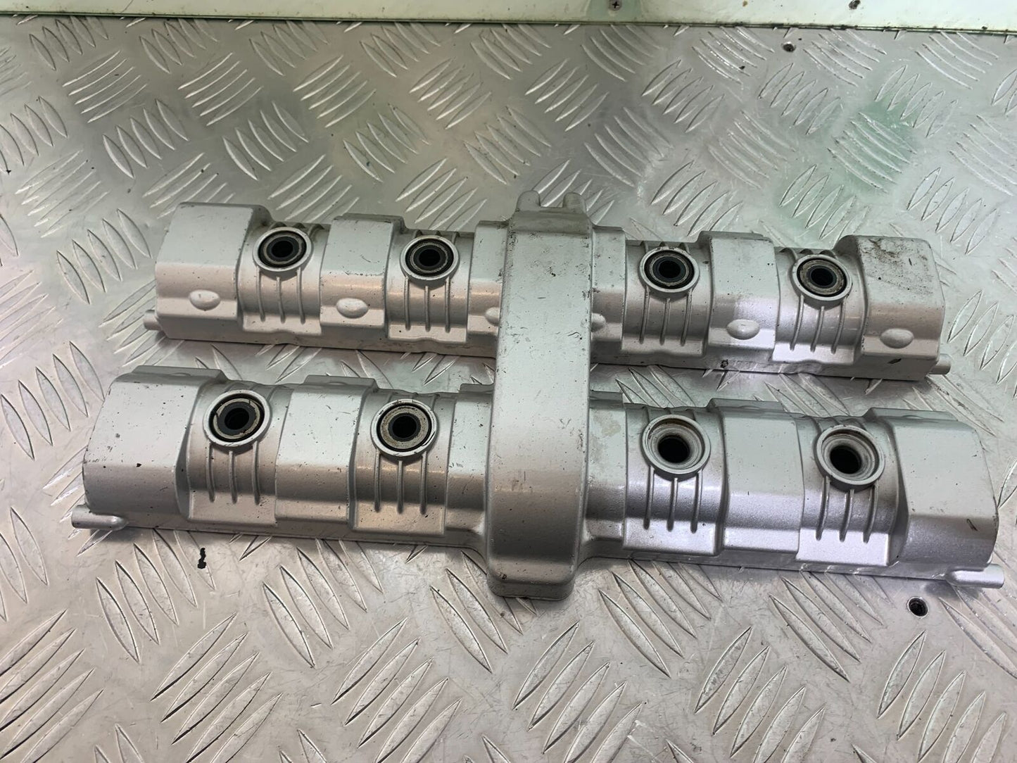 YAMAHA FZS600 FAZER 600 ROCKER COVER  YEAR 1998-2001 (STOCK 958)