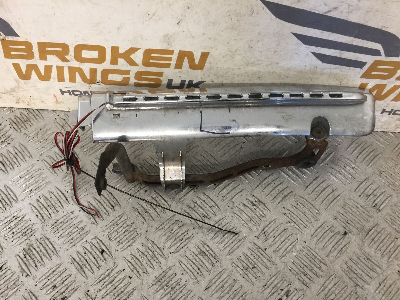 HONDA GL1800 GL 1800 LEFT CHROME ENGINE COVER   YEAR 2004-10 ABS (STOCK 890)
