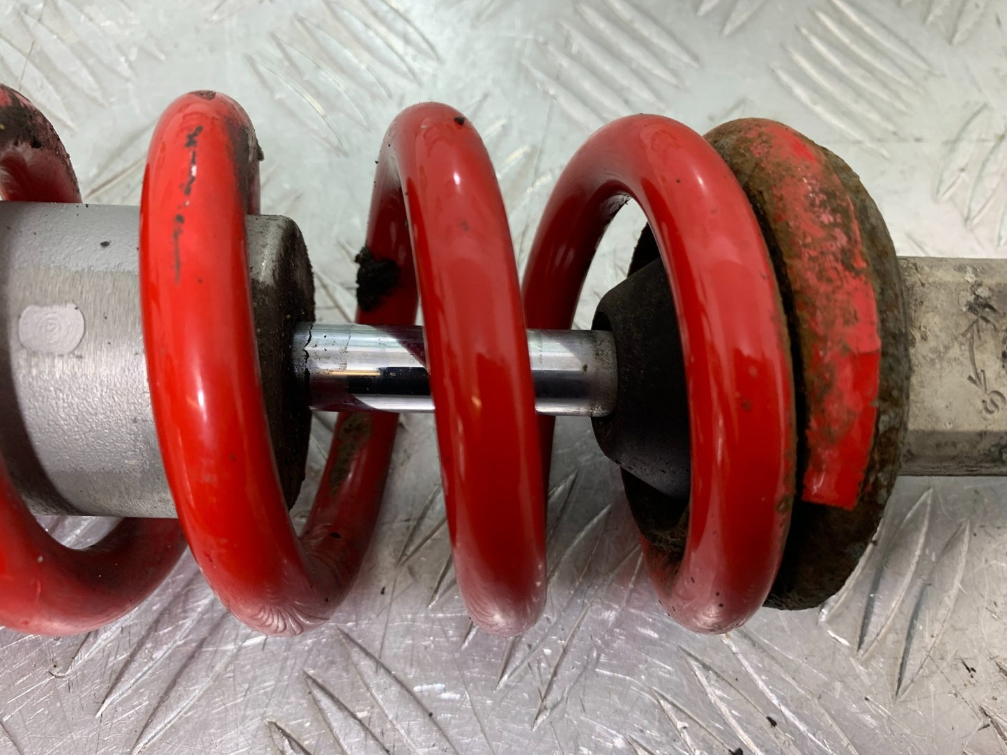 TRIUMPH 955i DAYTONA REAR SHOCK  YEAR 2002-2006 (CMB1229)