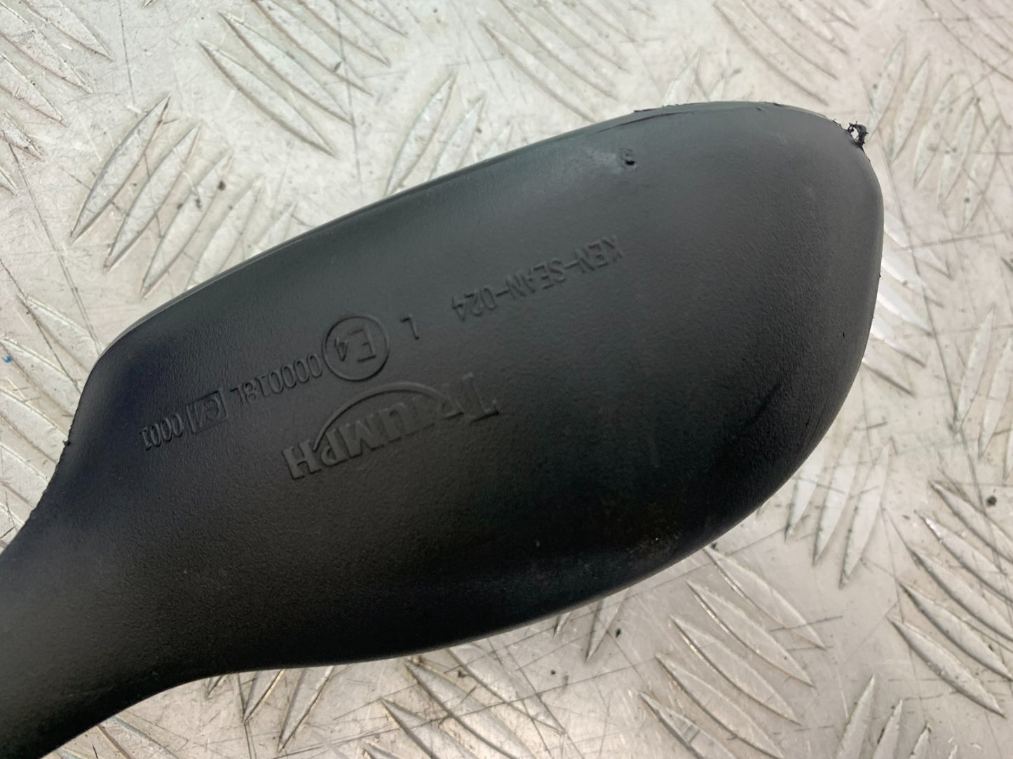 TRIUMPH 955i DAYTONA RIGHT MIRROR  YEAR 2002-2006 (CMB1229)