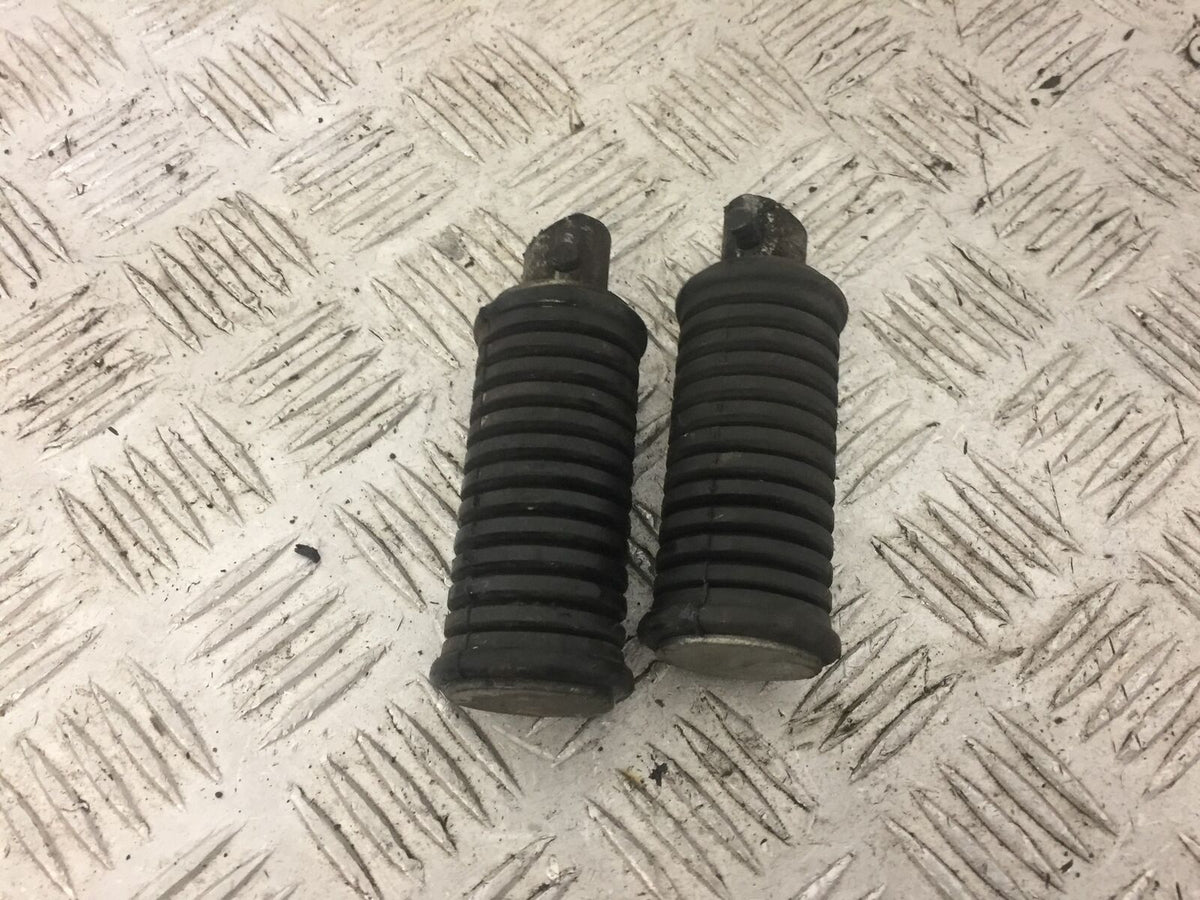 SUZUKI GZ125 GZ 125 MARAUDER REAR PEGS  YEAR 1998 2002  (STOCK 652)