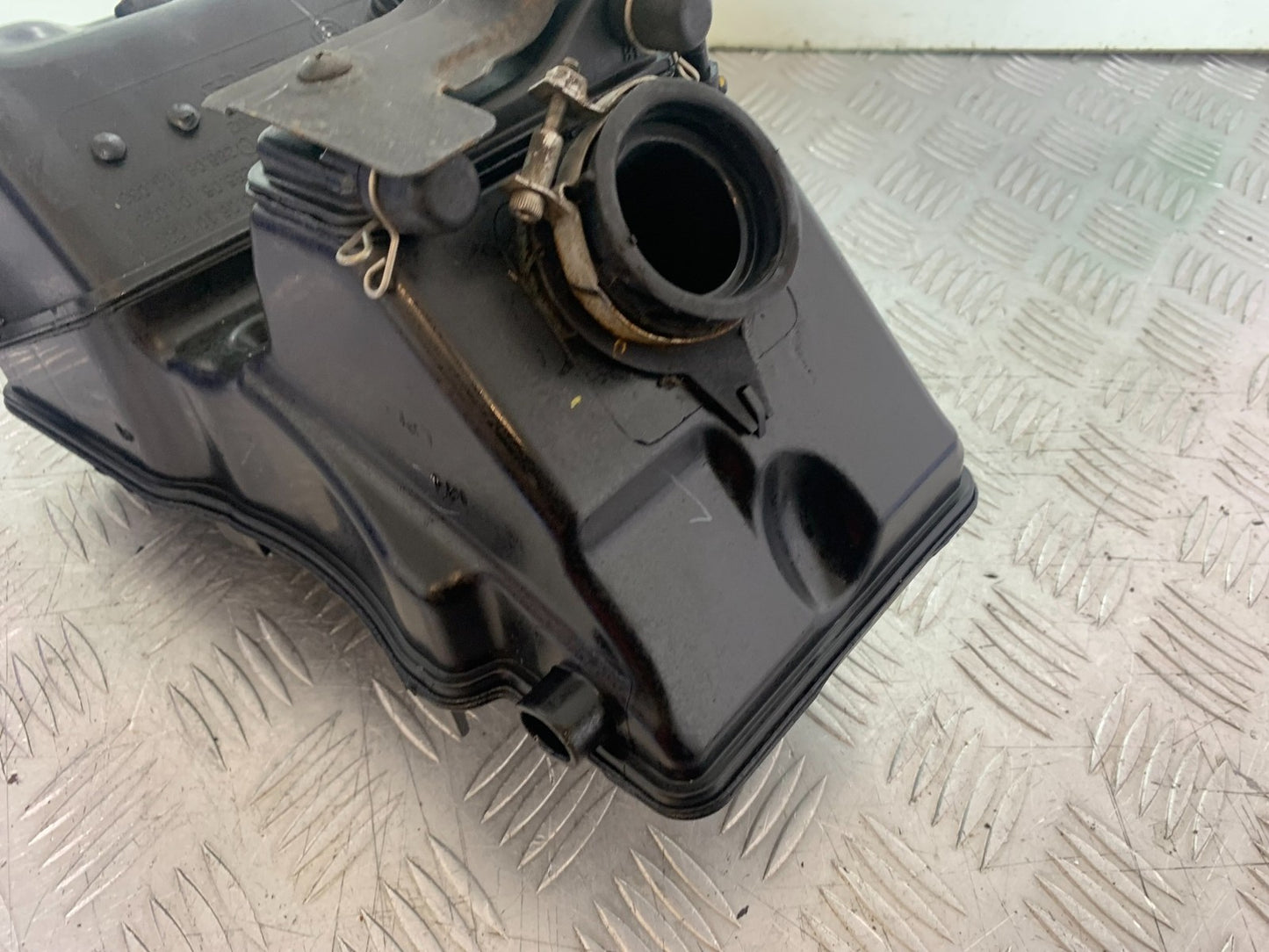 KTM DUKE 125 AIRBOX   YEAR 2017-2022 (CMB1222)