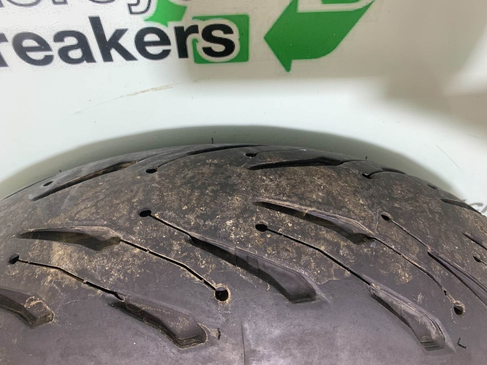 TRIUMPH TRIDENT 660 REAR WHEEL (GOOD TYRE)    YEAR 2021-2024 (CMB1148)
