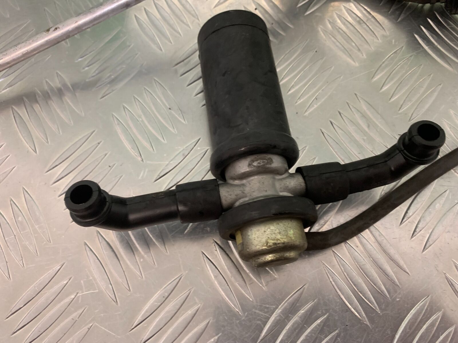 KAWASAKI ZX9R ZX9 C AIR VALVE  YEAR 1998-99 (STOCK 957)