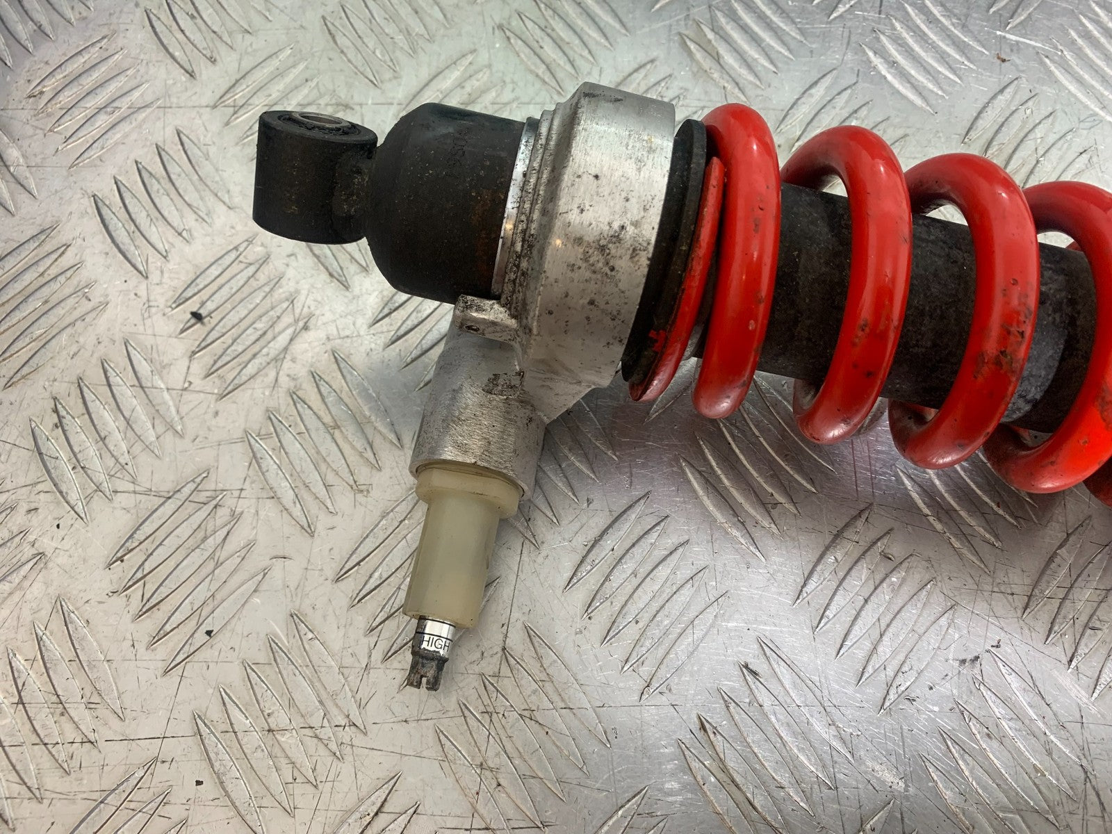 TRIUMPH 1050 SPRINT ST REAR SHOCK  YEAR 2004-2007 (CMB1197)