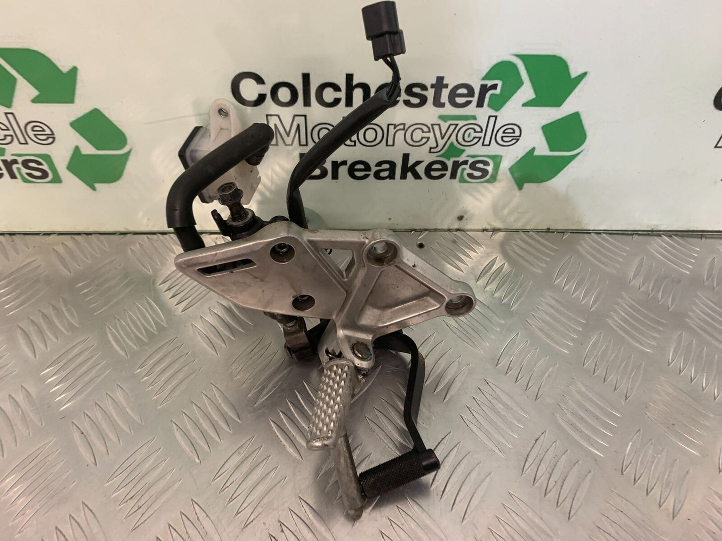 HONDA CBR650 R CBR 650R FRONT RIGHT HANGER AND PEG   YEAR 2019-2020 (STOCK 952)