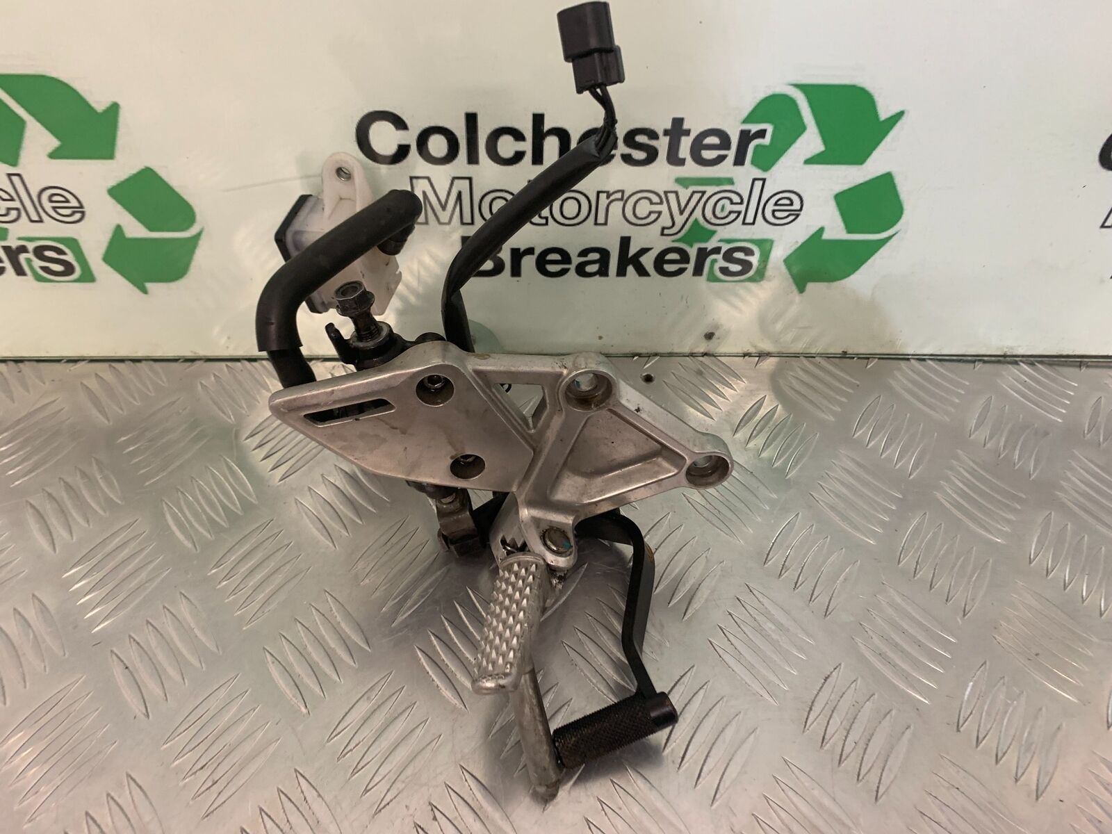 HONDA CBR650 R CBR 650R FRONT RIGHT HANGER AND PEG   YEAR 2019-2020 (STOCK 952)