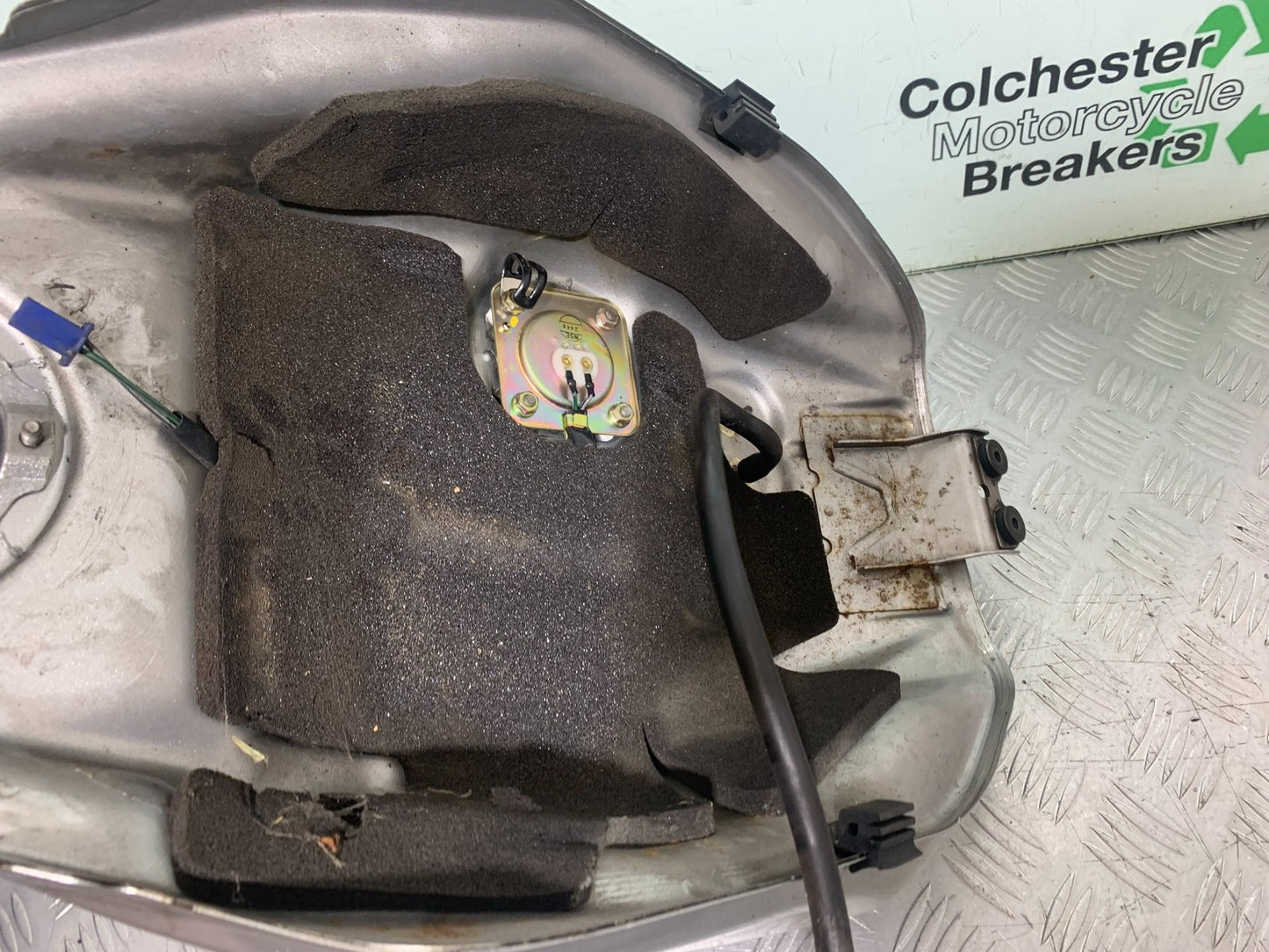 HONDA VFR800 PRE V-TEC PETROL TANK   YEAR 1998-2001 (CMB1233)