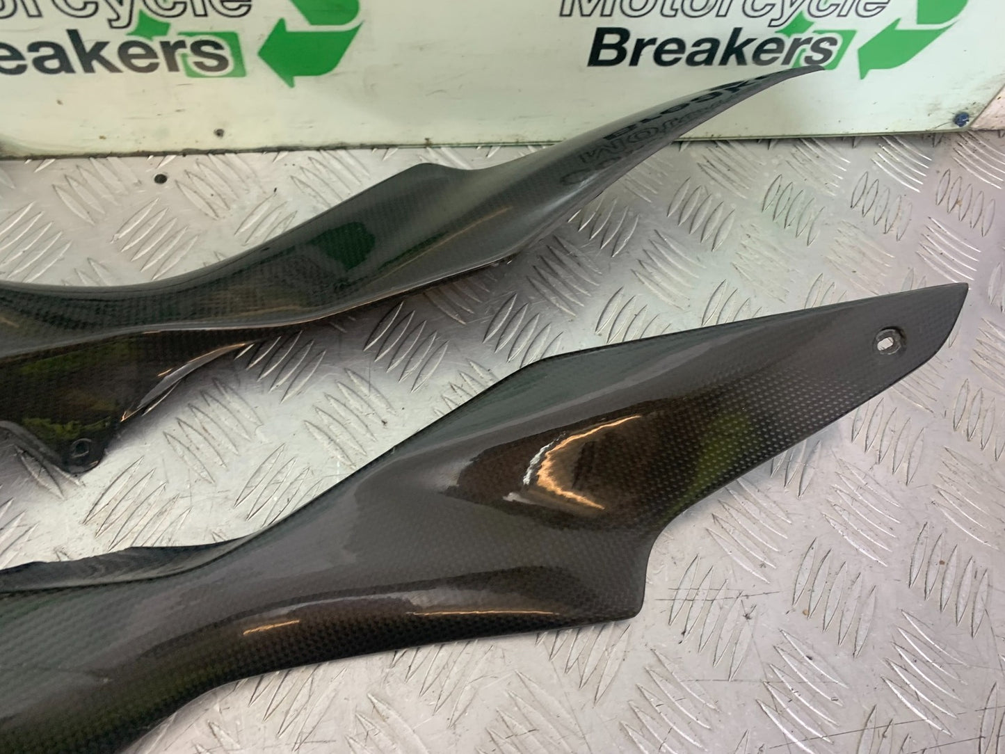 APRILIA RSV1000 R FACTORY MILLE CARBON LOWER TANK PANELS    2004-09 (CMB1203)