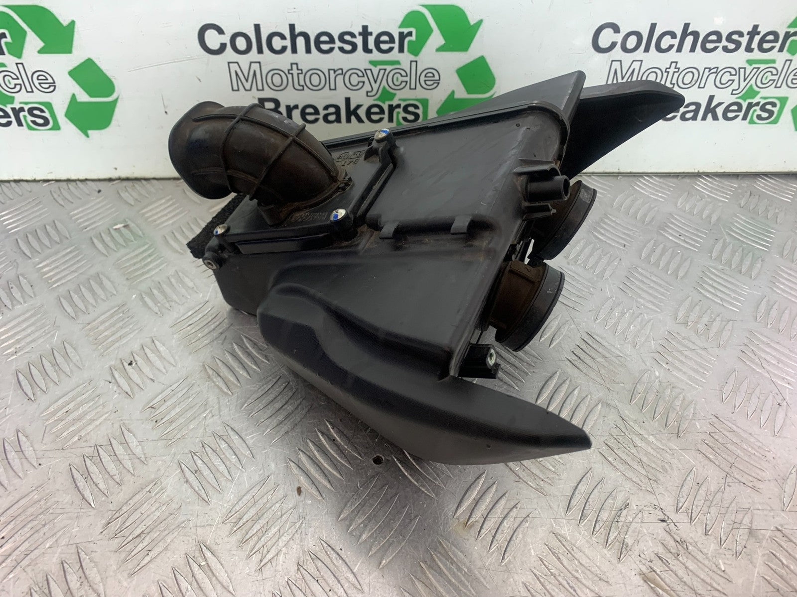 YAMAHA YZF R7 AIRBOX  YEAR 2022-2025 (CMB1255)
