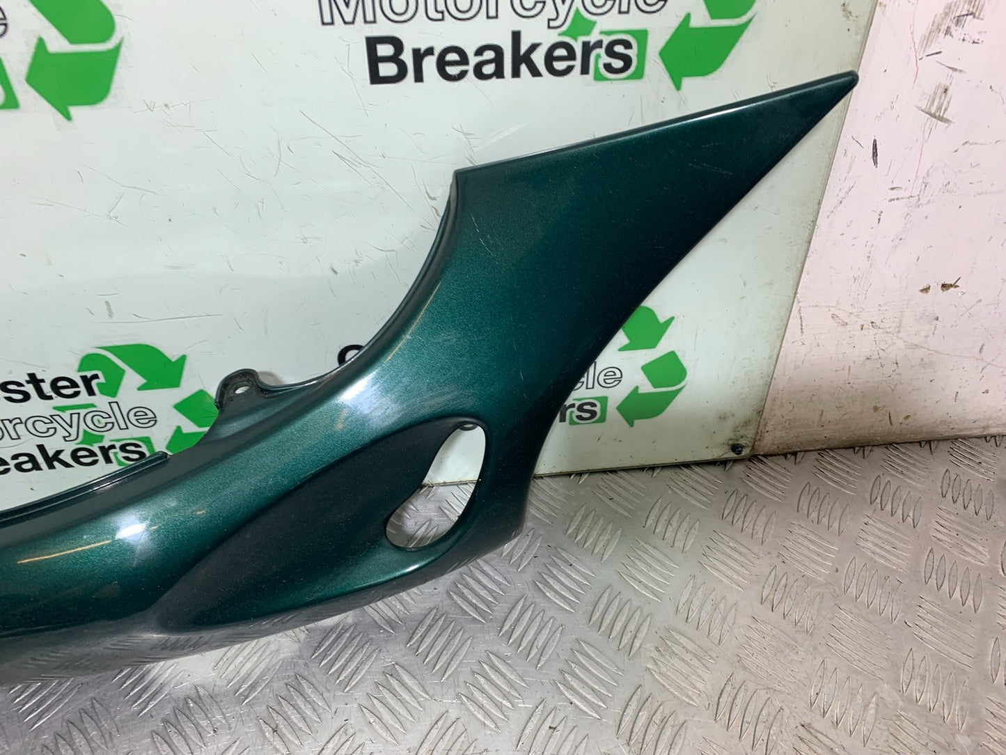 TRIUMPH 955I SPRINT RS RIGHT SEAT PANEL  YEAR 1999-03 (CMB1313)