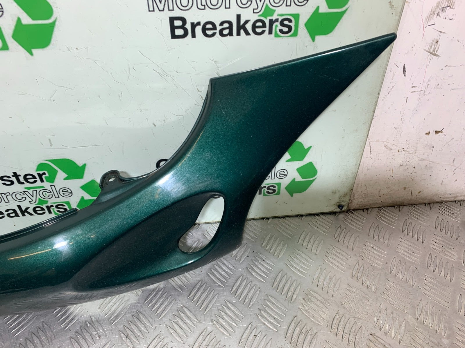 TRIUMPH 955I SPRINT RS RIGHT SEAT PANEL  YEAR 1999-03 (CMB1313)