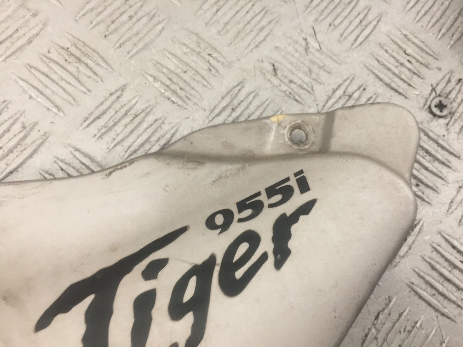 TRIUMPH 955i TIGER SEAT PANEL  YEAR 2001-2006 (STOCK 818)