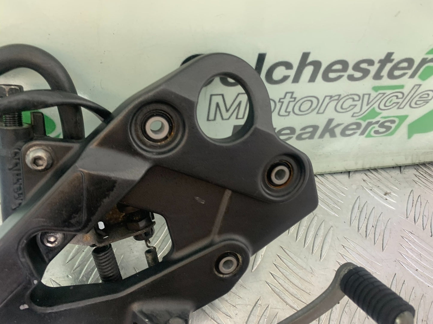 YAMAHA XJ6 XJ6-S FRONT RIGHT HANGER  YEAR 2009-2015  (CMB1212)