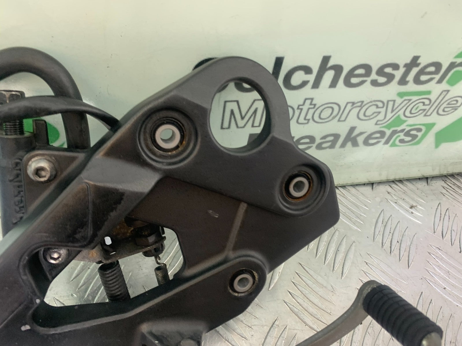 YAMAHA XJ6 XJ6-S FRONT RIGHT HANGER  YEAR 2009-2015  (CMB1212)