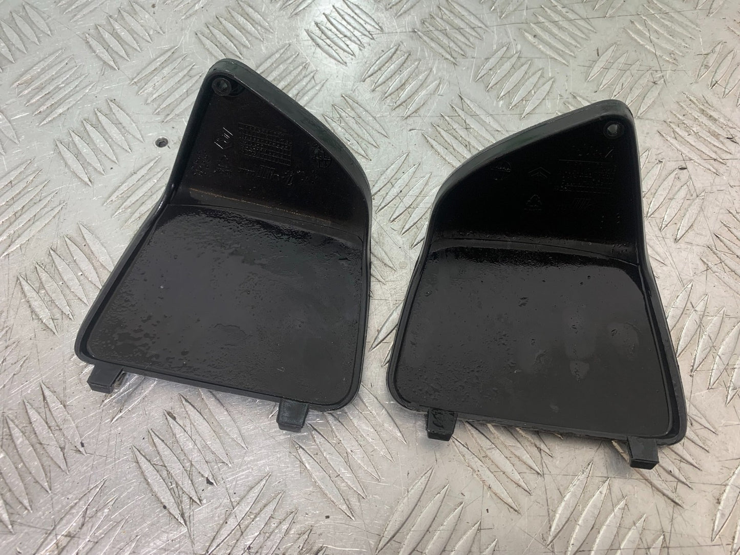 PIAGGIO VESPA GTS 125 LEFT & RIGHT INFILLS YEAR 2009-14  (CMB1261)