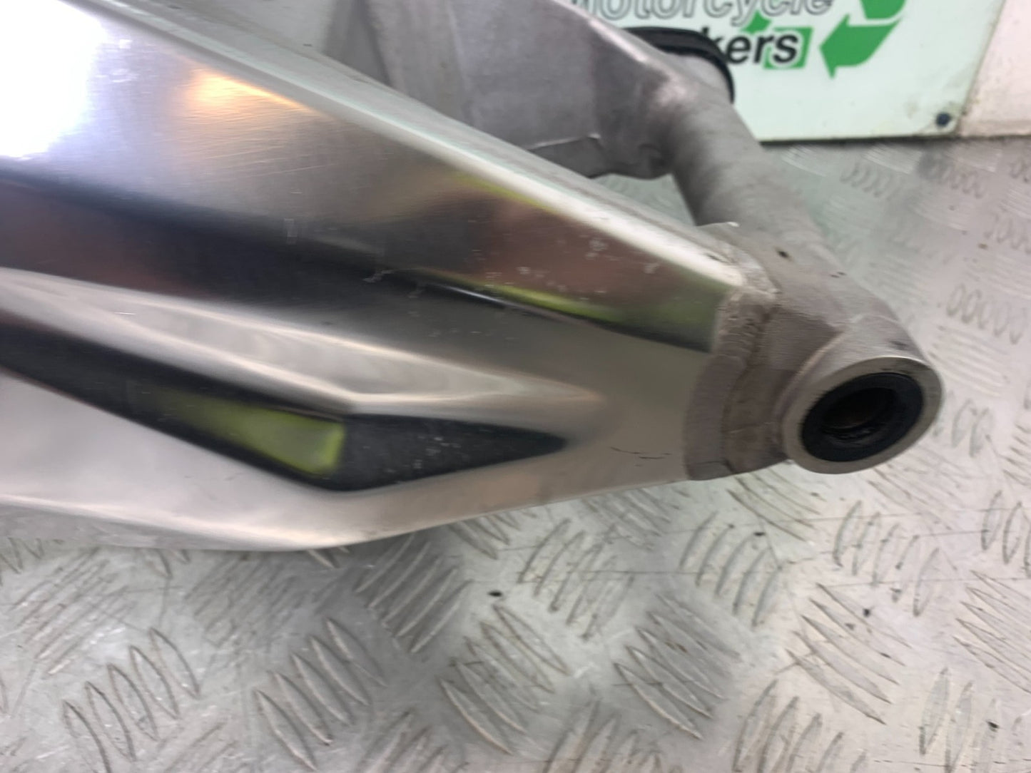 APRILIA RSV1000 R FACTORY MILLE SWINGARM  2004-09 (CMB1203)