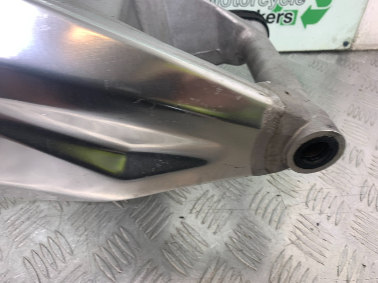 APRILIA RSV1000 R FACTORY MILLE SWINGARM  2004-09 (CMB1203)