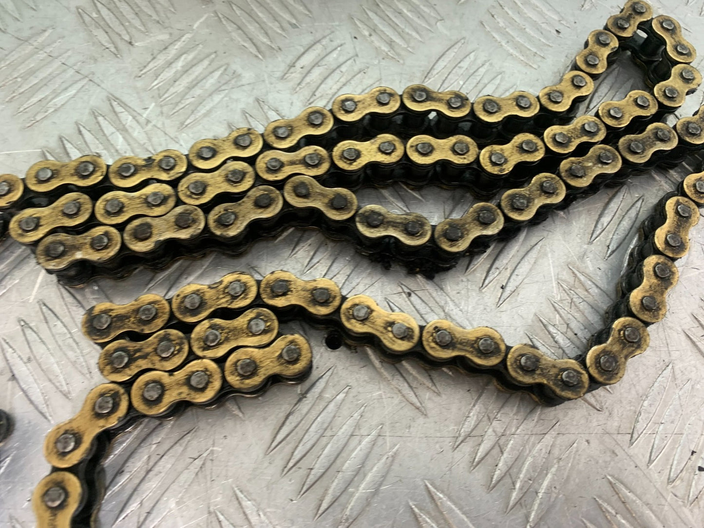 HONDA CBR1000 rr FIREBLADE CHAIN YEAR 2012-2016 (CMB1198)