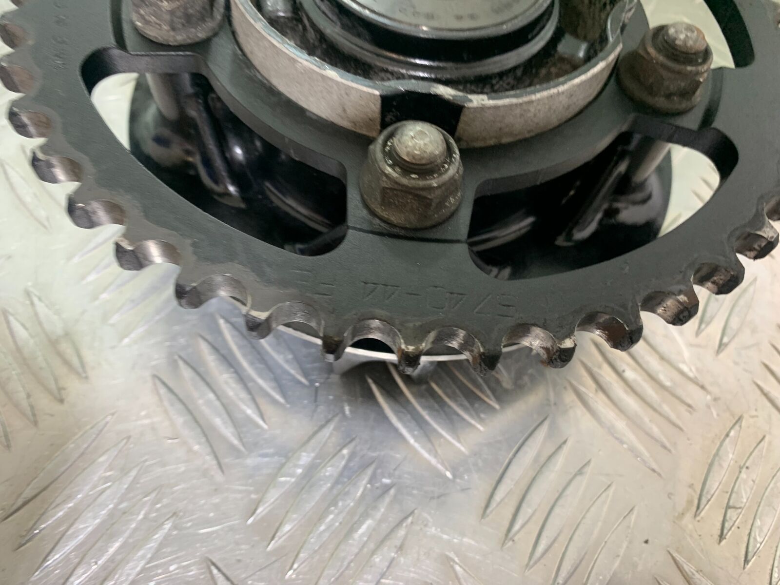 HONDA CBR1100 BLACKBIRD SPROCKET CARRIER  YEAR 1996-1998 (CMB1017)