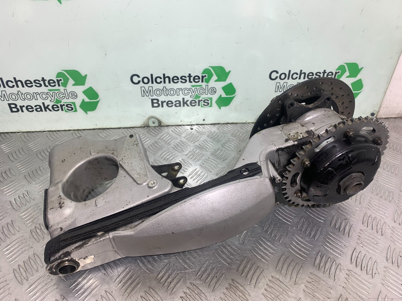 TRIUMPH 955i SPRINT ST SWINGARM   1999-2004 (CMB1176)