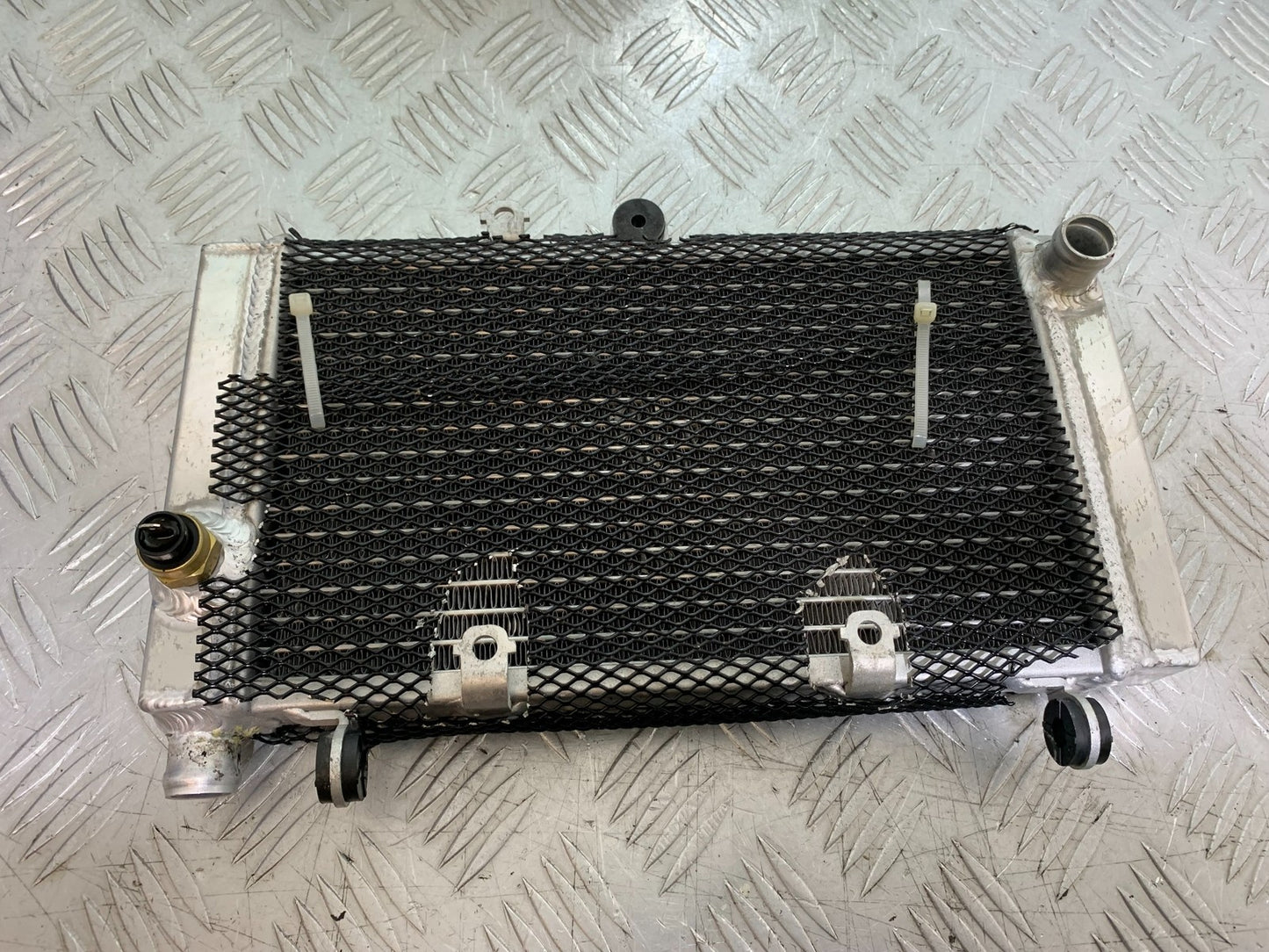 HONDA CBF500 CBF 500 RADIATOR   YEAR 2004-2008  (CMB1294)