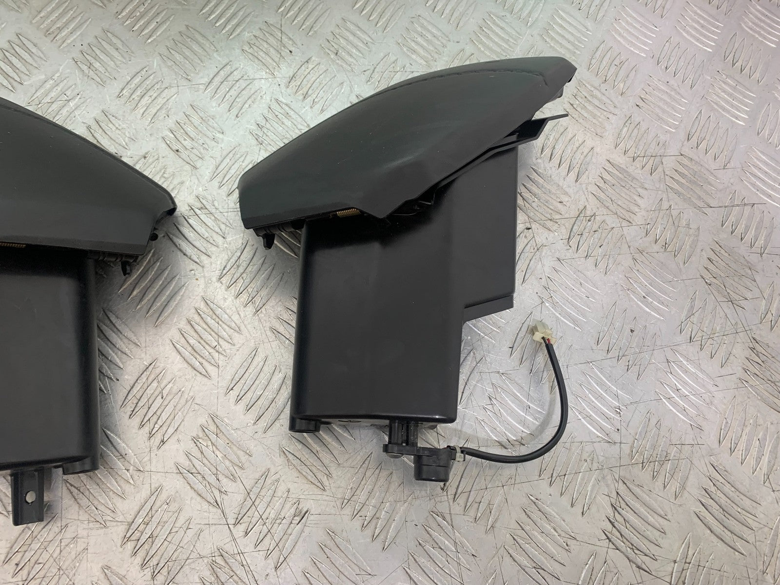 YAMAHA XMAX 300 LEFT AND RIGHT POCKETS  YEAR 2017-2020 (CMB1218)