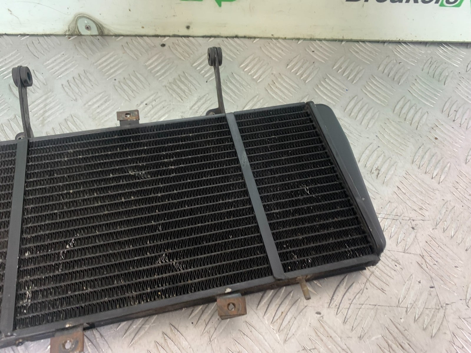 TRIUMPH 1050 SPRINT ST RADIATOR  YEAR 2004-2007 (CMB1197)