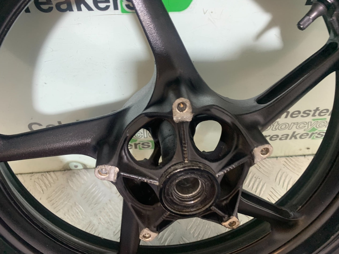 YAMAHA YZF R1 14 B BIG BANG FRONT WHEEL   2009-14 (CMB1175)