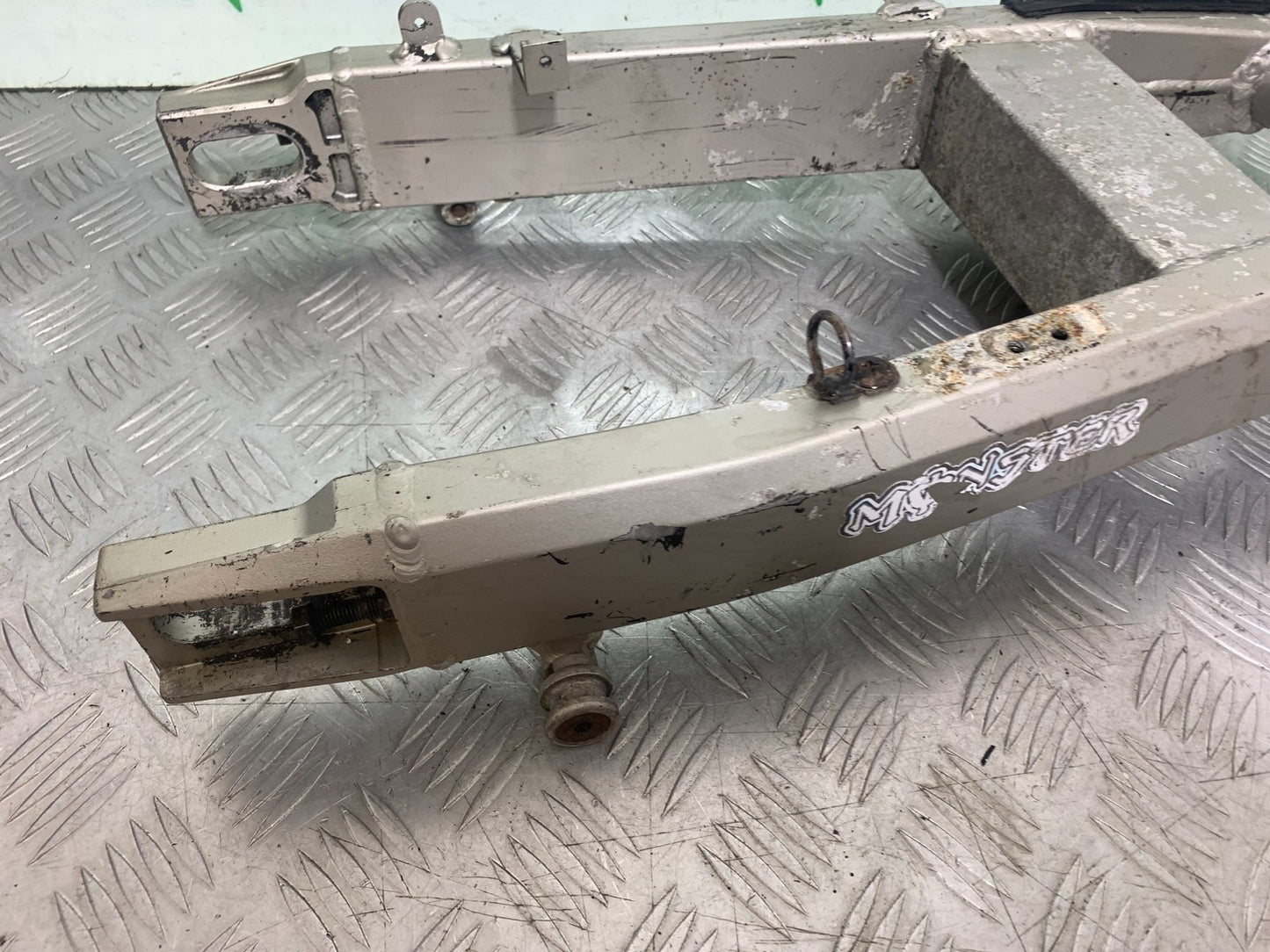 KAWASAKI ZX9R ZX9 E1 SWINGARM  YEAR 2000-01 (CMB1171)