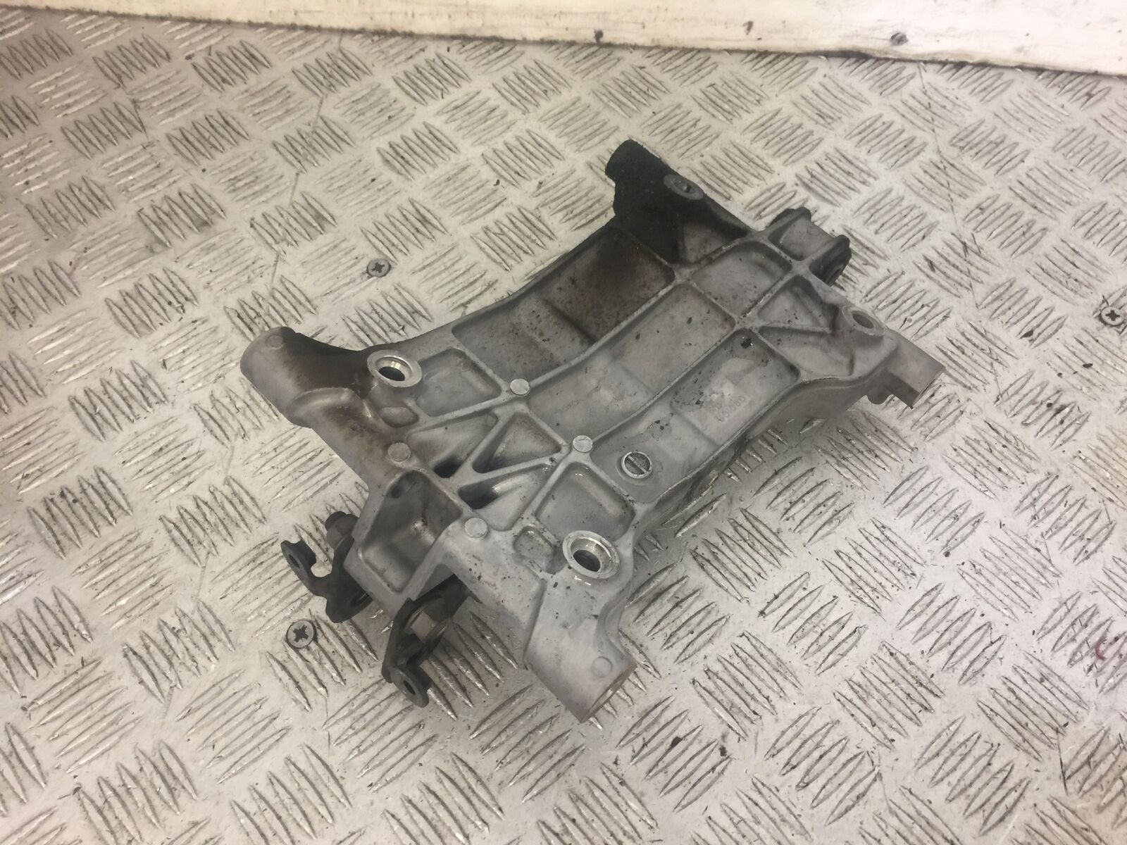 KAWASAKI NINJA 400 SWINGARM BRACKET  YEAR 2019  (STOCK 635)