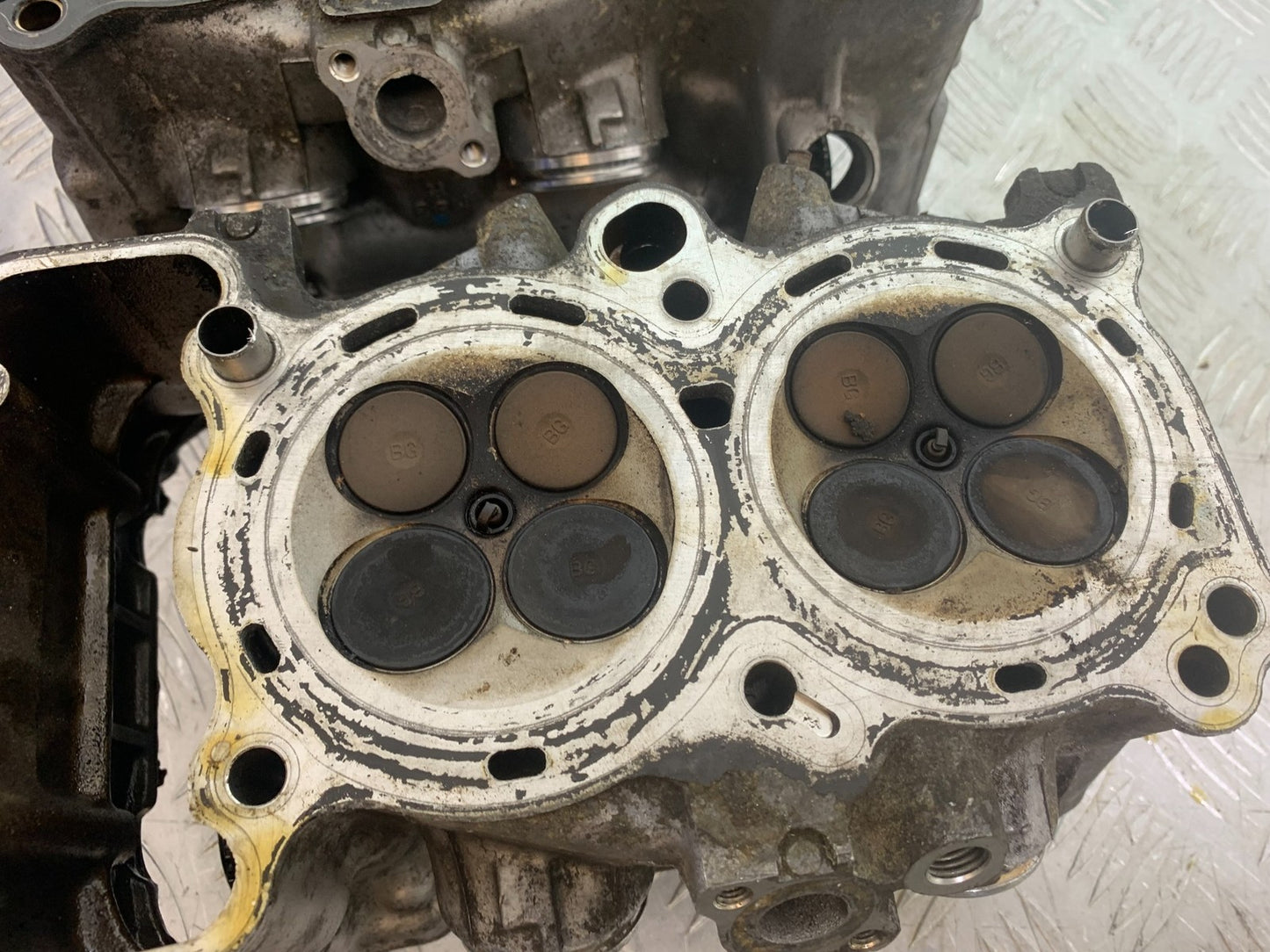 HONDA VFR800 PRE V-TEC FRONT AND REAR CYLINDER HEADS   YEAR 1998-2001 (CMB1233)