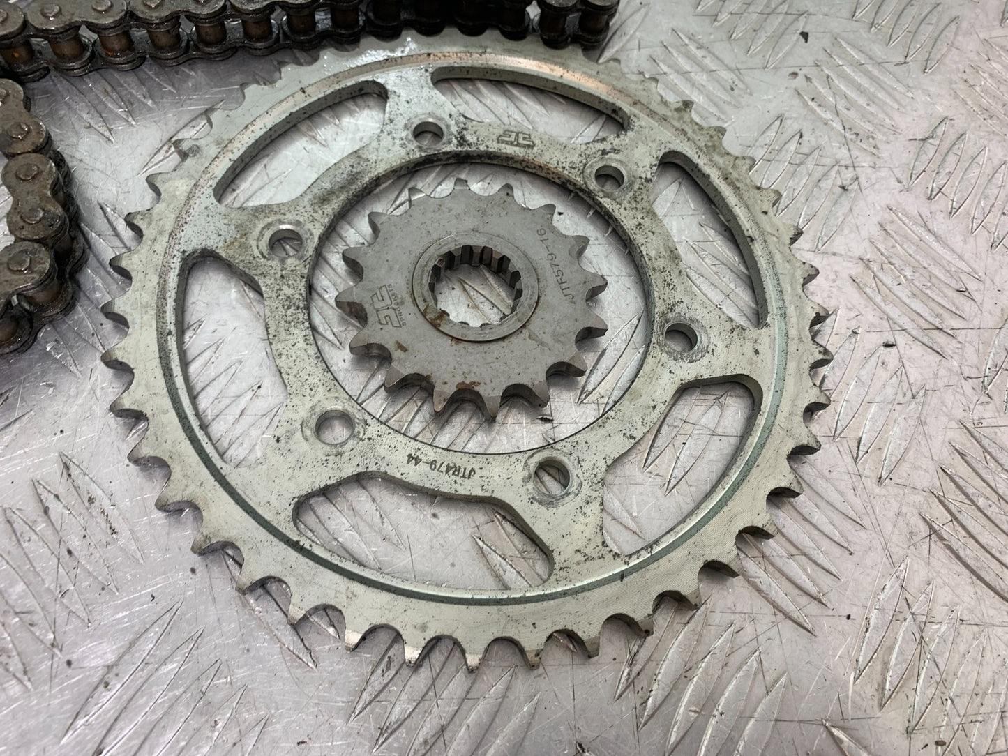 YAMAHA FZS1000 FAZER CHAIN AND SPROCKETS (USED)  YEAR 2001-05 (CMB1275)