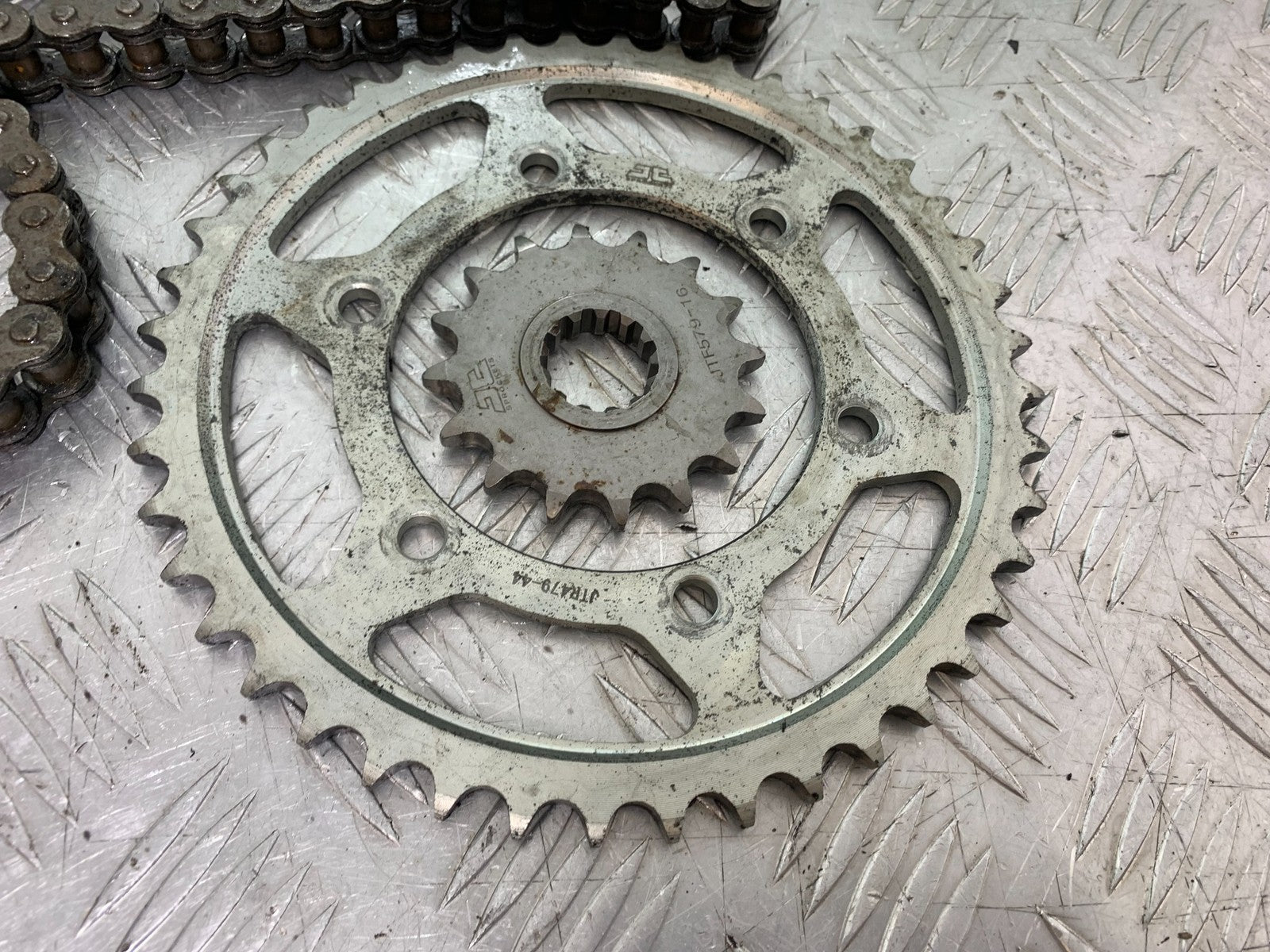 YAMAHA FZS1000 FAZER CHAIN AND SPROCKETS (USED)  YEAR 2001-05 (CMB1275)