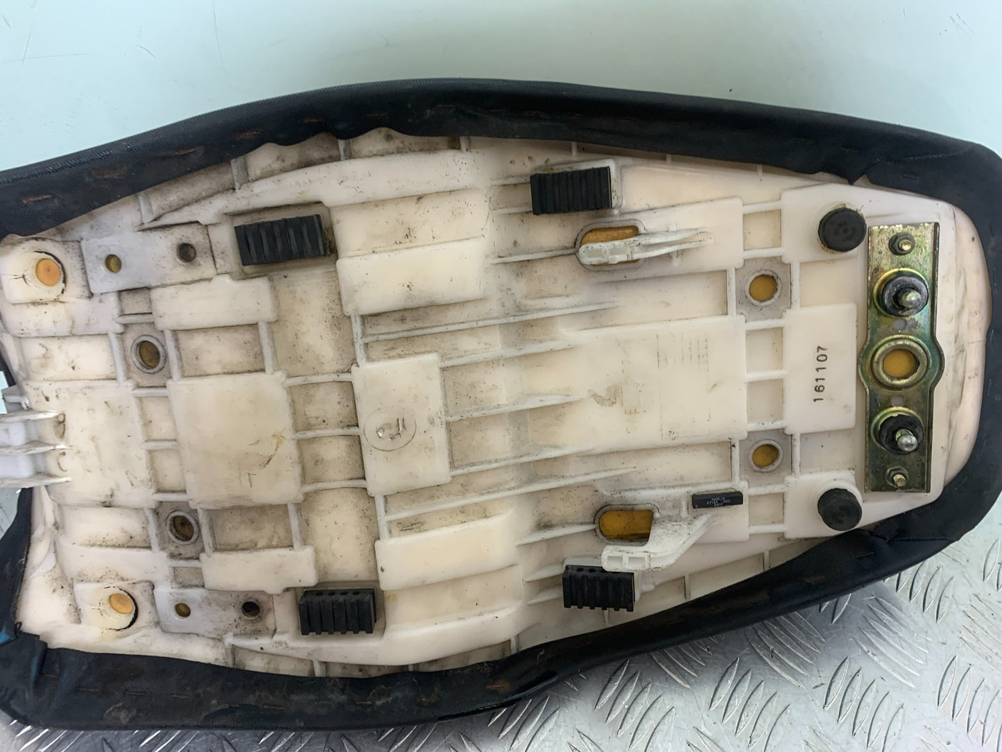 SUZUKI GSF600 GSF 600 BANDIT SEAT  YEAR 2001-2003 (CMB1157)
