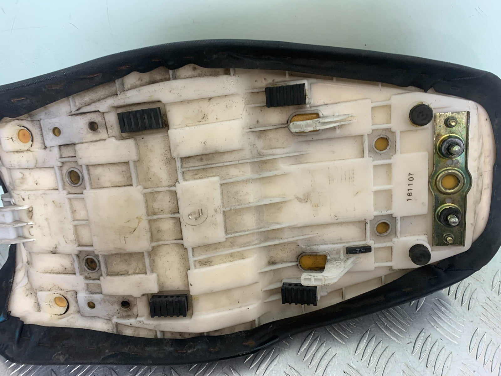 SUZUKI GSF600 GSF 600 BANDIT SEAT  YEAR 2001-2003 (CMB1157)