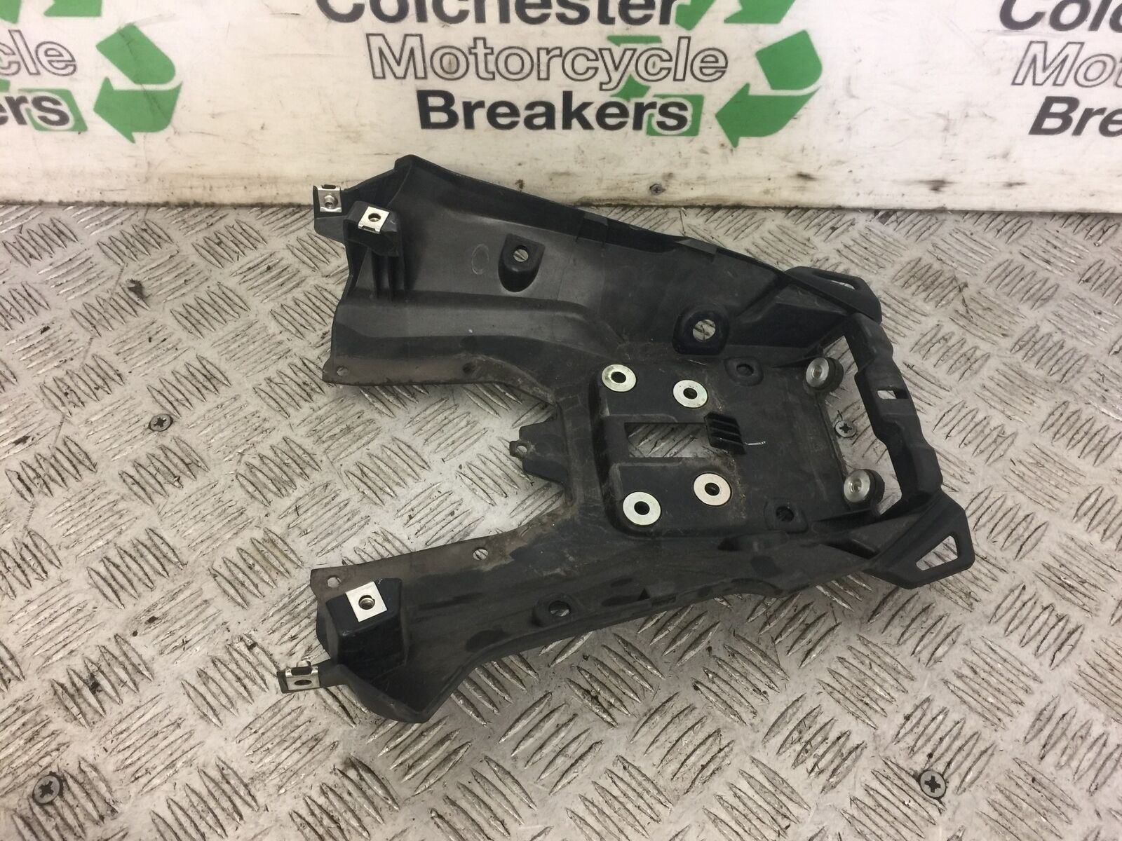 YAMAHA MT07 MT-07 TRACER UNDERTRAY  YEAR 2016 (STOCK 642)
