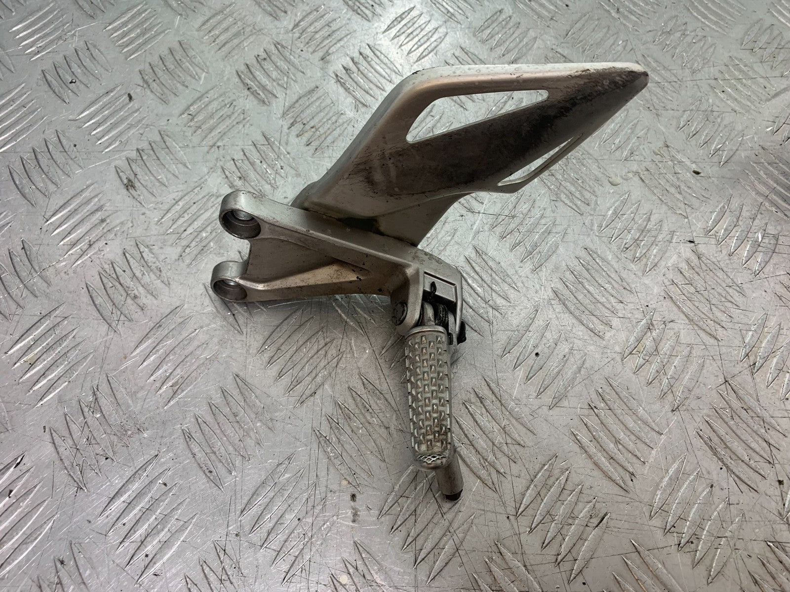 HONDA CBR1000 rr FIREBLADE FRONT LEFT HANGER   2012-2016 (CMB1280)